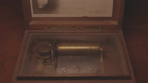 Old Music Box with Panning Light Vídeo Stock 235219745