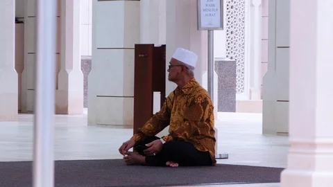 Old Muslim Man In Mosque Stock Footage 119163782