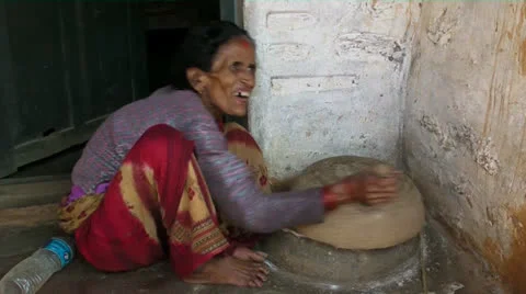Old Nepalese Lady using Handmill- 01.mp4 Video stock 22896359
