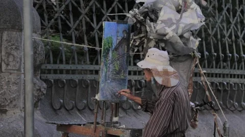 An old painter making a painting in mallorca Stock-Footage 166393384