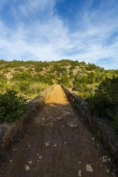 Old Pathway Bridge, Ribeira de Quarteira Trail, Algarve Portugal Fotos de archivo