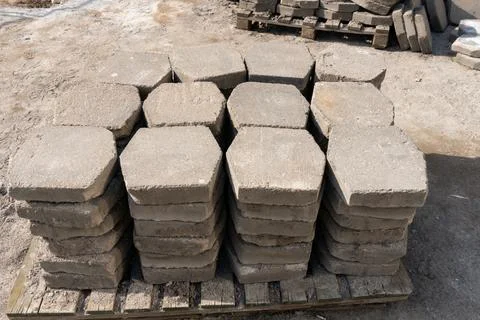 Old paving slabs in close-up. Storage of paving slabs during the repair of ro Stock-Fotos