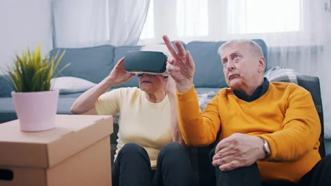 Old people using new headset goggles trends technology Stock Footage 151205668