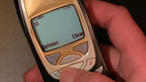 Old Phone Texting 動画素材 98529436