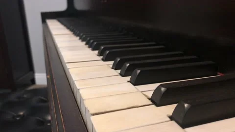 Old Piano Keys Focus Shift Vídeo Stock 100799543