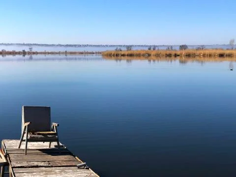 Old pier on the river. Foto stock