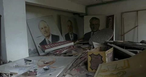 Old portraits of Soviet dignitaries Stock-Footage 200848466