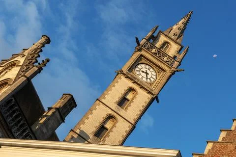 Old Post Office Clock Tower and Moon Ghent Foto stock