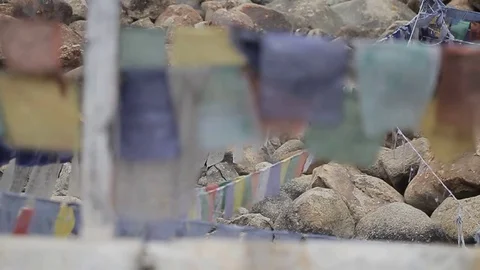 Old prayer flags and the mountain 库存影片 70971623