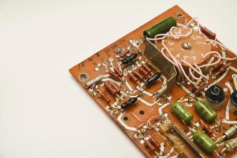 An old printed circuit board with microelements. Semiconductor elements in .. Foto stock