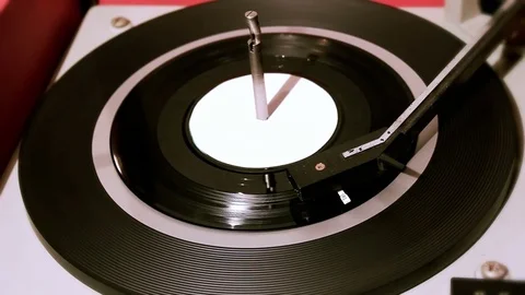 Old record player with spinning blank vinyl disc Stock-Footage 72548920