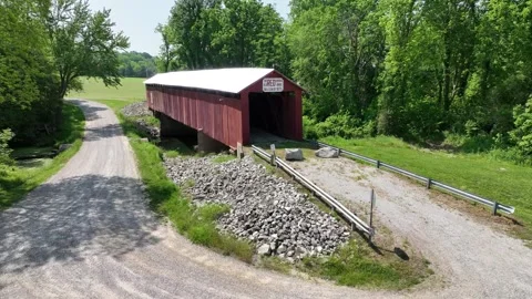 Old Red Covered Bridge over Big Bayou Creek 库存影片 242192156