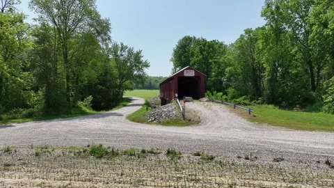 Old Red Covered Bridge over Big Bayou Creek 库存影片 242192177