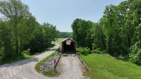 Old Red Covered Bridge over Big Bayou Creek 库存影片 242192200
