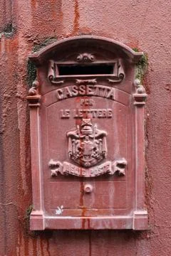 Old red mailbox Stock Photos
