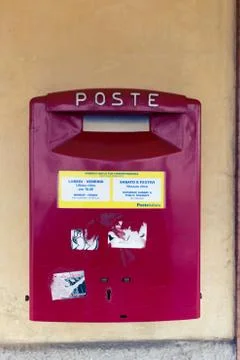 Old red postbox wall mounted Stock Photos