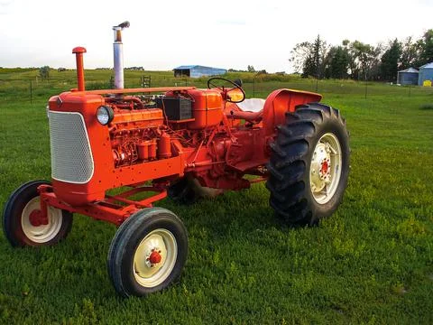 Old red tractor Foto stock