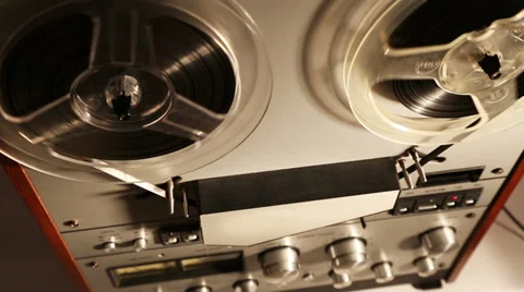 old reel tape recorder with spinning ree, Stock Video