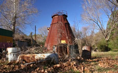 Old Refuse Burner With Garbage Ready To Burn Foto stock