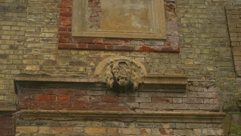 Old Restored Brick Wall Ornate Architecture Victorian Building Crumbling Crumble Vídeos de archivo 249417138