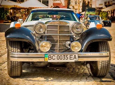 Old retro car Stock Photos