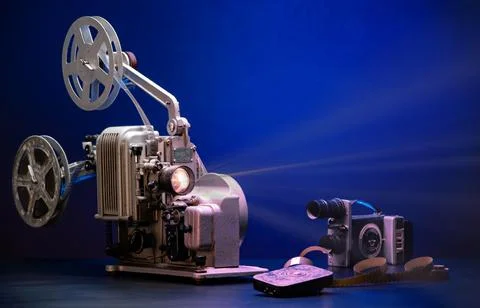Old retro movie projector, still life in dark colors Foto stock