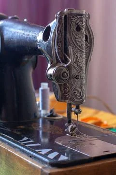 Old retro sewing machine with a needle and inserted white thread. Clamp le... 写真素材