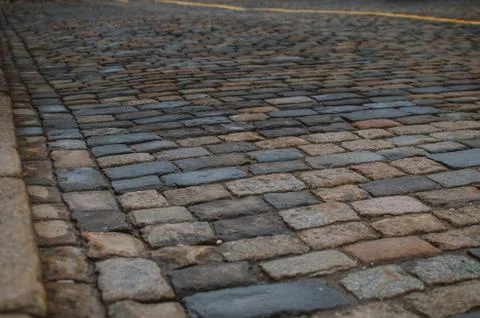 Old road from paving slabs of different colors Foto stock