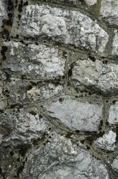 Old rough stone wall texture with moss Stock-Fotos