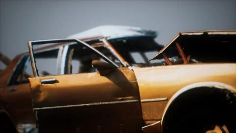 Old rusted crushed car Vidéo 143392579