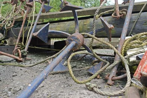 Old rustic boat anchor 库存照片