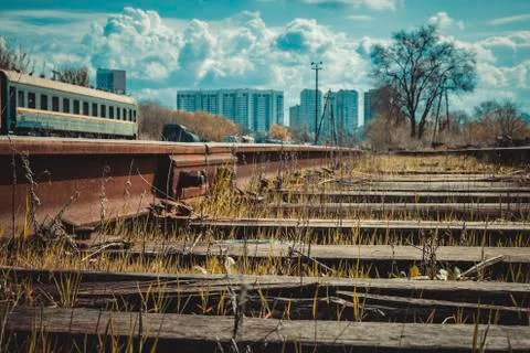 Old rustic railroad track in springtime. Foto stock