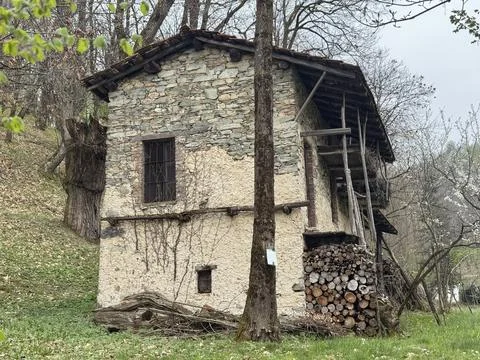 Old Rustic Stone Cabin in Forest with Firewood Traditional Rural House. Fotos Stock
