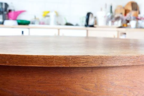 Old rustic table with vintage kitchen defocused background. Foto stock