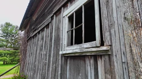 Old rustic wooden barn with a broken window in a foggy Leelanau County Stock Footage 341624332