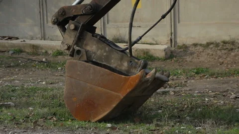 Old rusty bucket from the escovator close up 스톡 동영상 142854097