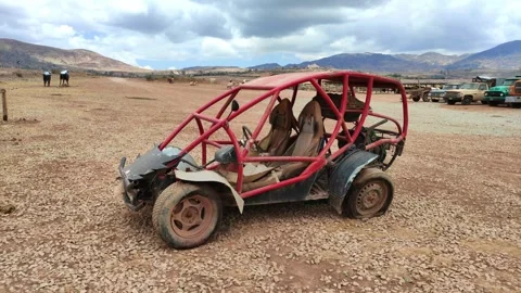 Old rusty buggy at a touristic site near Cusco, Peru Vídeo Stock 288380533