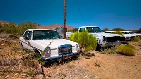Old rusty cars and pick up trucks along historic Route 66 in Arizona. Stock Footage 282910349