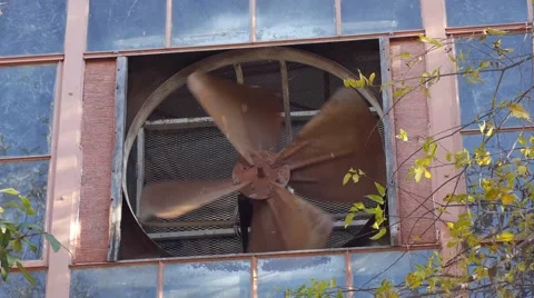 Old Rusty Fan Blowing in the Wind Video stock 40723367