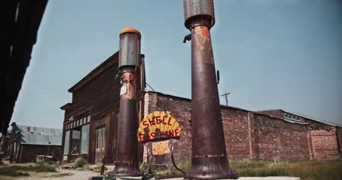 Old rusty gas pumps in an abandoned ghost town in the California hills Stock Footage 167337087