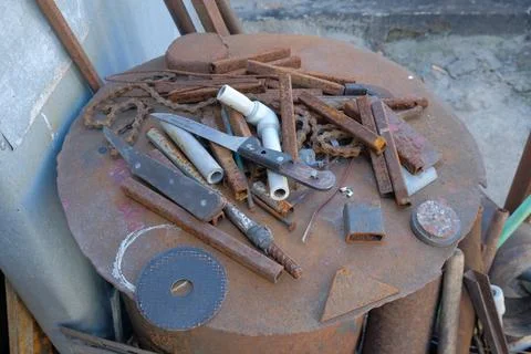 Old rusty hand tools and vintage bench vise in a workshop. Stock-Fotos
