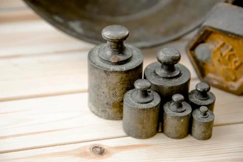 Old rusty iron scale weight Foto stock