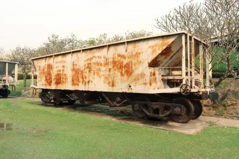 Old rusty out of order train of mining , Abandonned train on green garden Foto stock