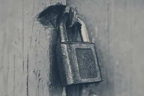Old rusty padlock on red painted door Fotos Stock