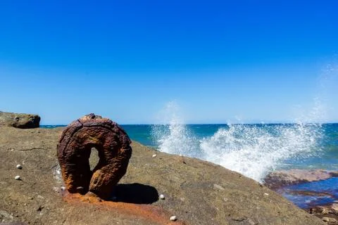 Old rusty round hook from the historic Sea Clliff Bridge along the Grand Paci Stock-Fotos