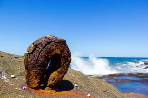 Old rusty round hook from the historic Sea Clliff Bridge along the Grand Paci Foto stock