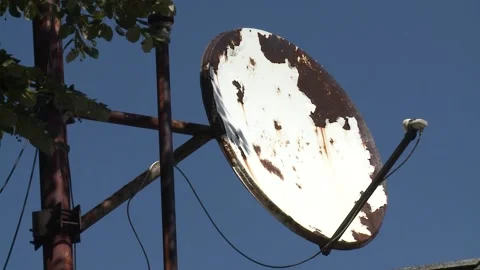 Old rusty satellite antenna Video stock 160726250