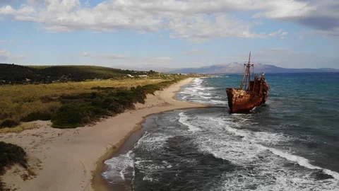 Old rusty ship wreckage Video stock 106947424