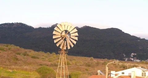 Old rusty windmill wind renewable energy 動画素材 87467261