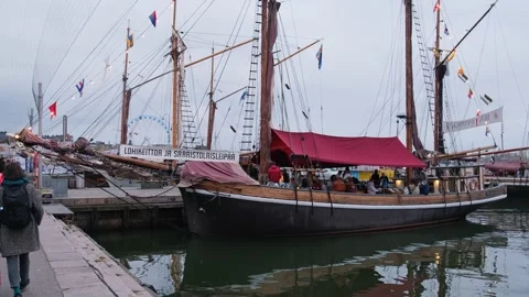 The old sailing ship during the traditional fish market Stock Footage 163200230